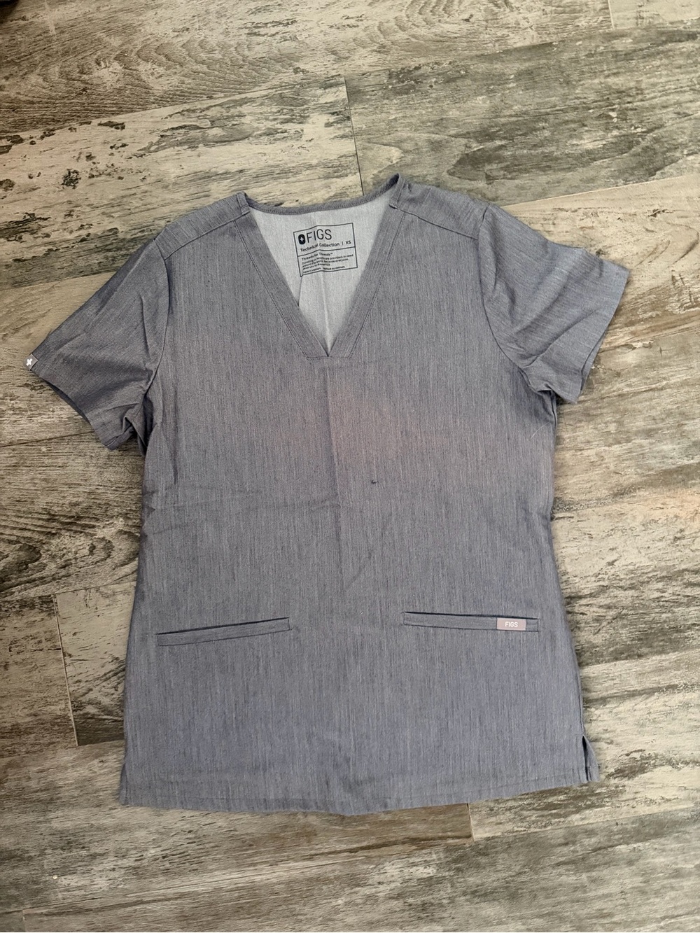 Figs Casma Short Sleeve V-Neck Scrub Top in Heather Gray